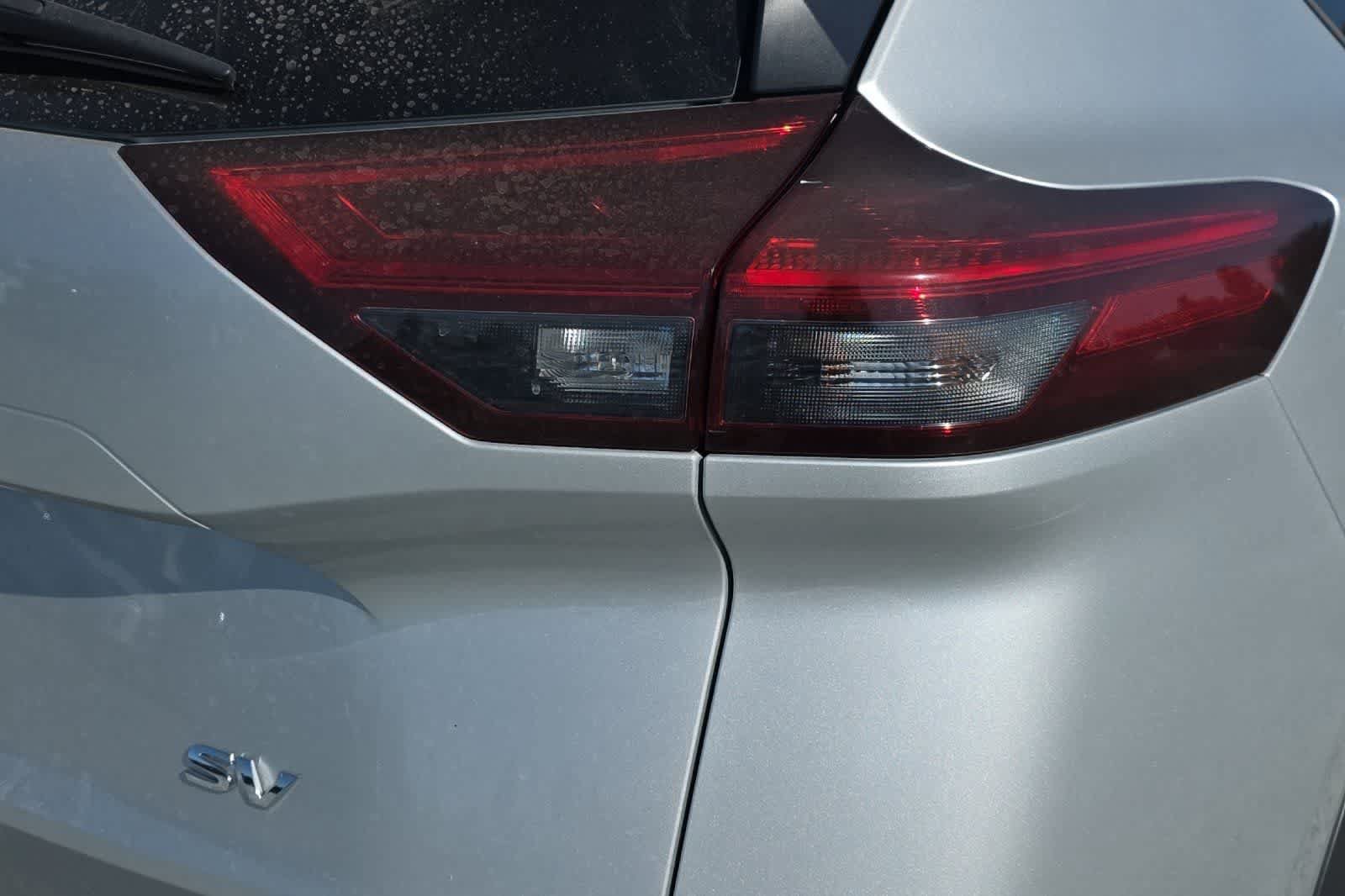 Used 2023 Nissan Rogue SV FWD image 13