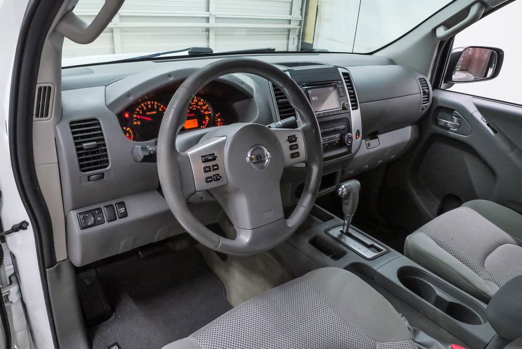 Used 2016 Nissan Frontier SV RWD image 2