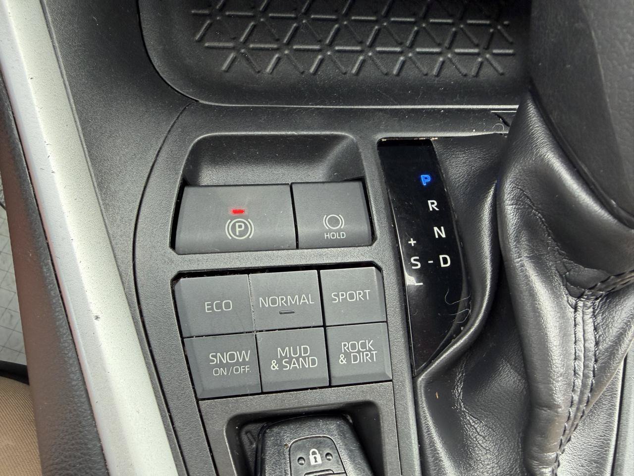 Used 2019 Toyota RAV4 XLE AWD/4WD image 19
