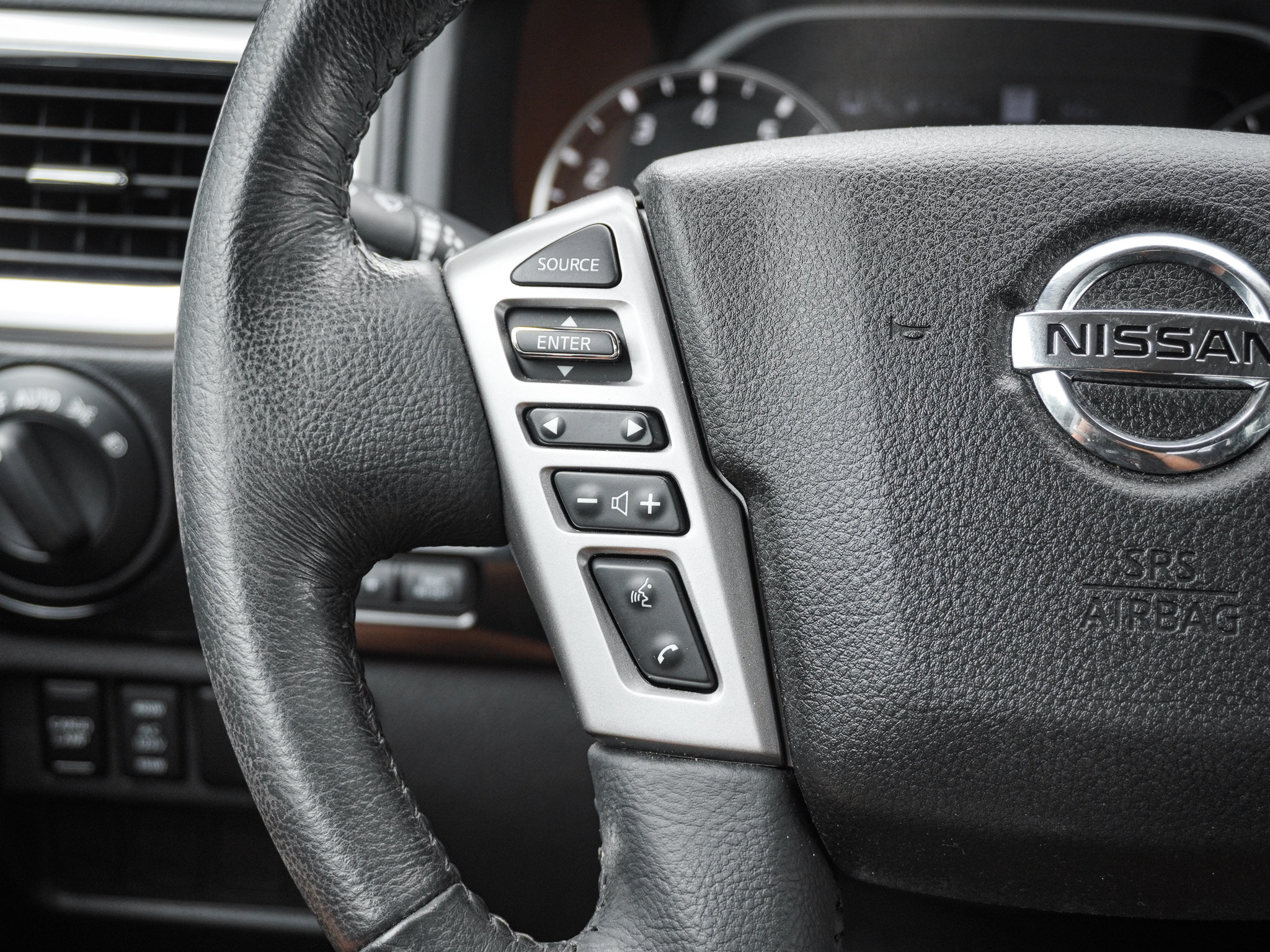 Used 2021 Nissan Titan SV w/ SV Convenience Package AWD/4WD image 19