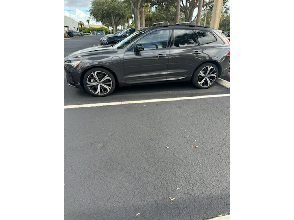 Certified 2024 Volvo XC60 T8 Ultimate w/ Protection Package Premier AWD/4WD image 5