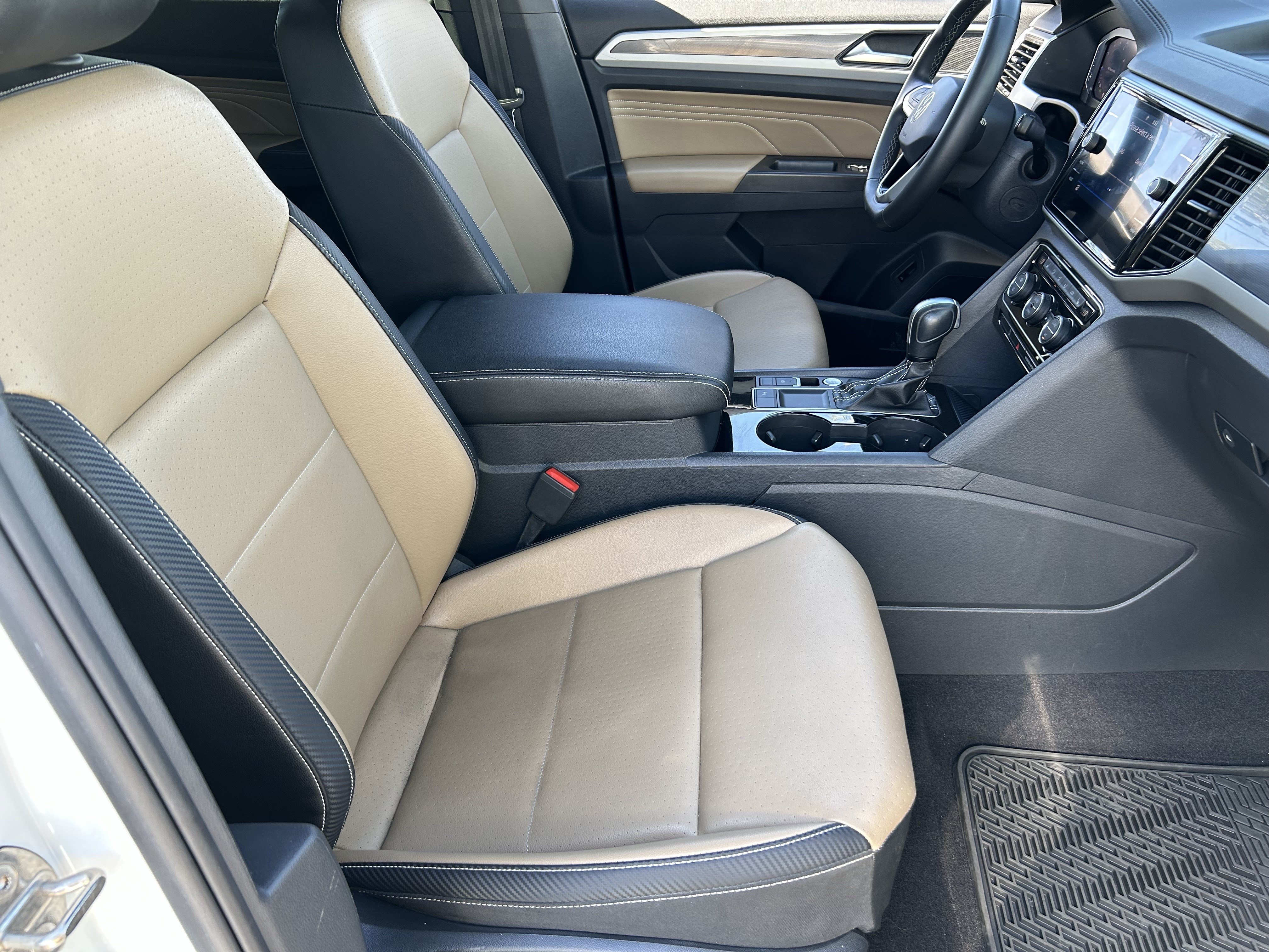 Used 2023 Volkswagen Atlas Cross Sport SE w/ Panoramic Sunroof Package FWD image 9
