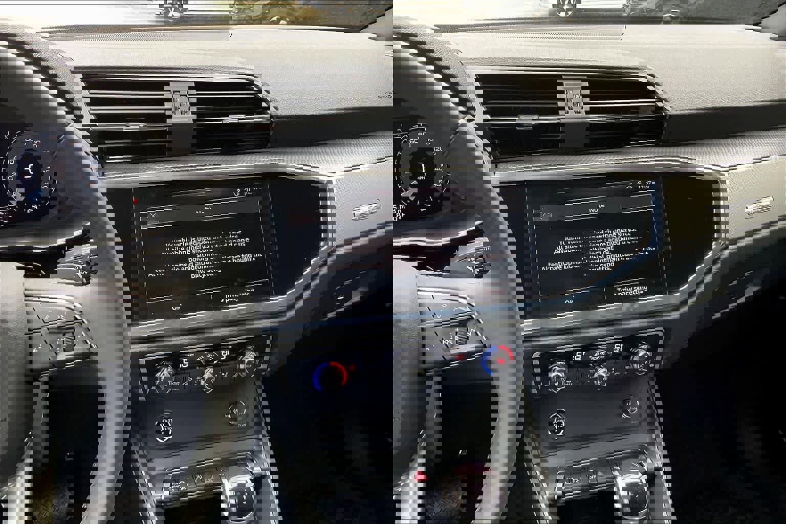 Used 2025 Audi Q3 2.0T Premium w/ Convenience Package image 7