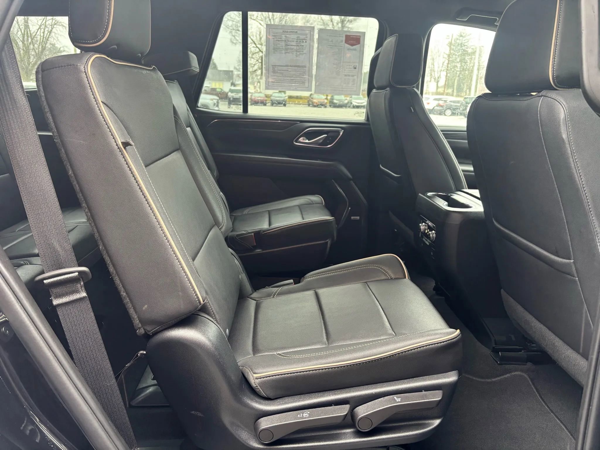 Used 2023 GMC Yukon SLT image 14