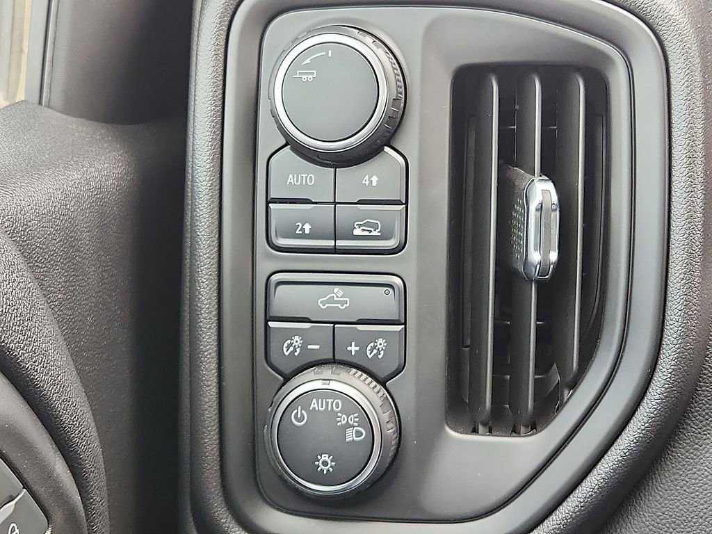 Used 2023 Chevrolet Silverado 1500 Custom AWD/4WD image 22