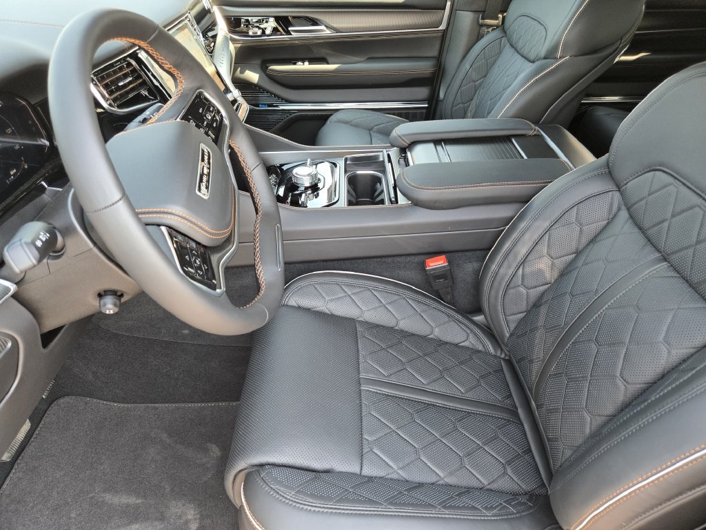 New 2026 Jeep Grand Wagoneer L Summit AWD/4WD image 8