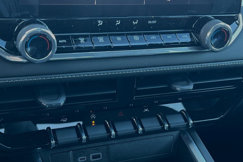 New 2024 Chevrolet Colorado LT w/ LT Convenience Package image 16