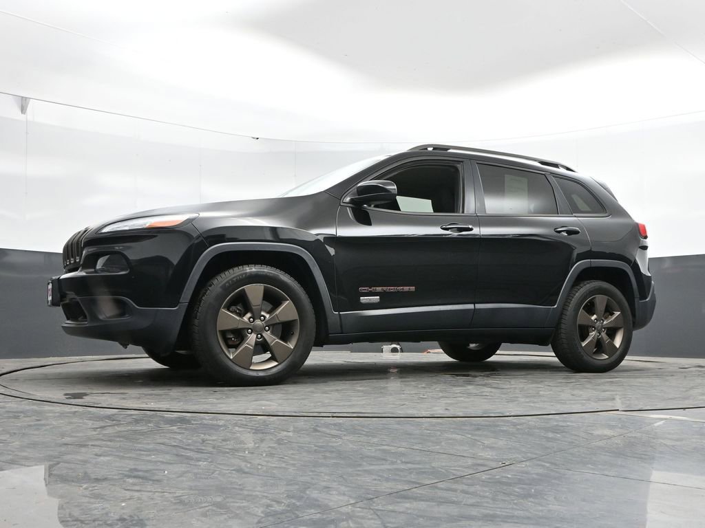 Used 2017 Jeep Cherokee Latitude w/ Cold Weather Group AWD/4WD image 46