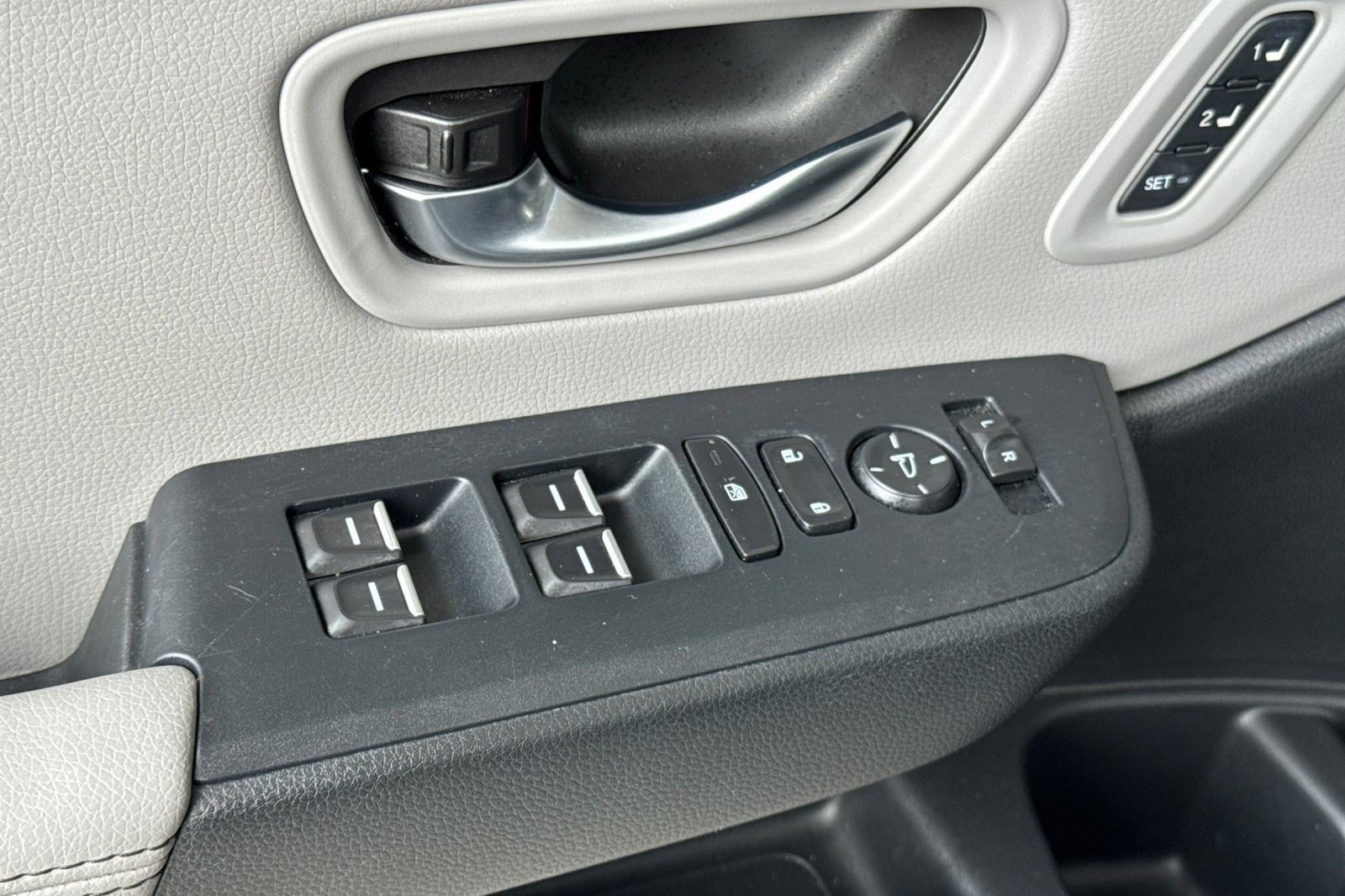 Certified 2025 Honda Pilot Touring image 14