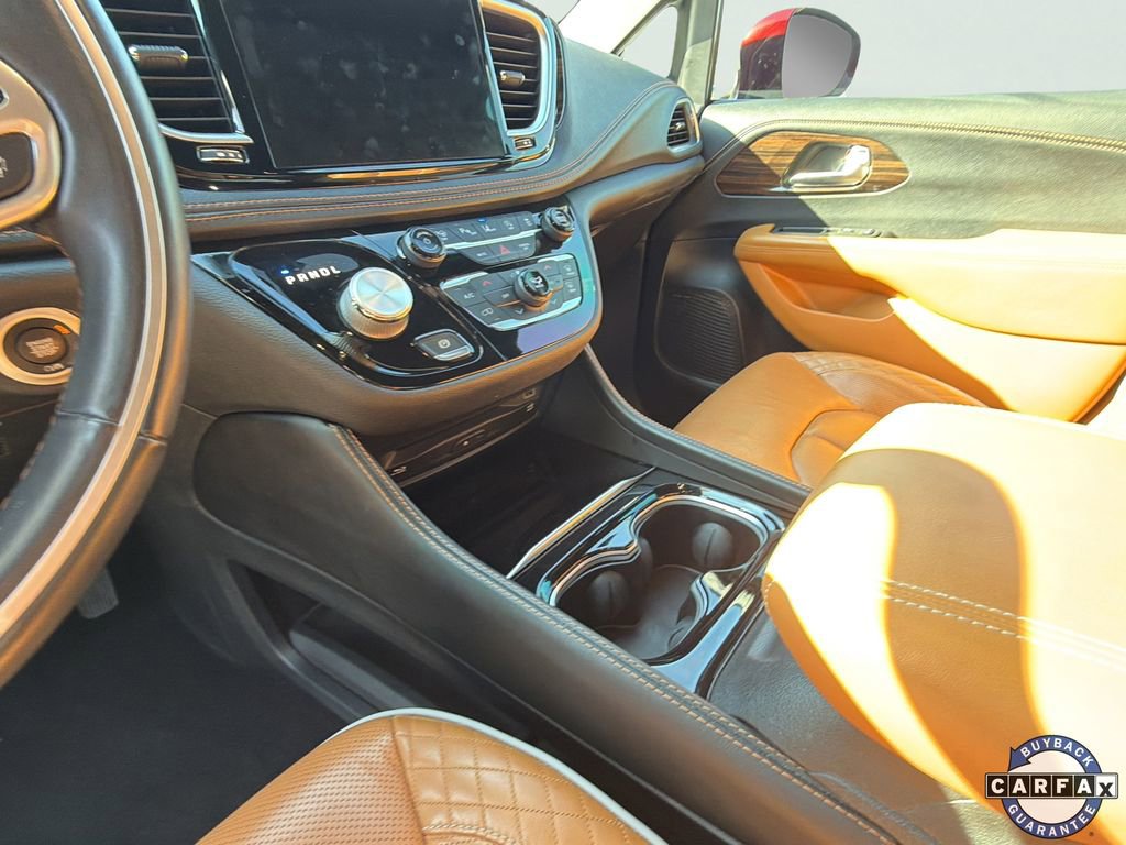 Used 2021 Chrysler Pacifica Pinnacle image 3