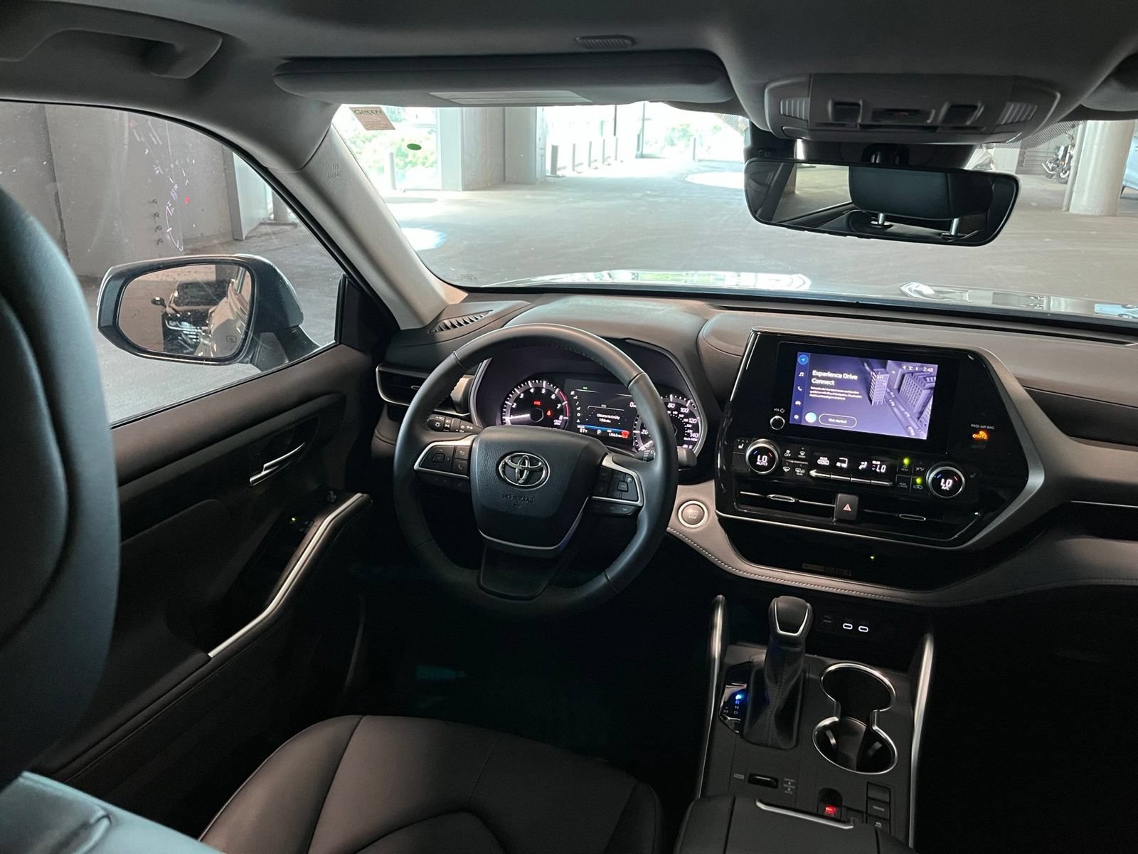 Used 2025 Toyota Highlander XLE FWD image 42