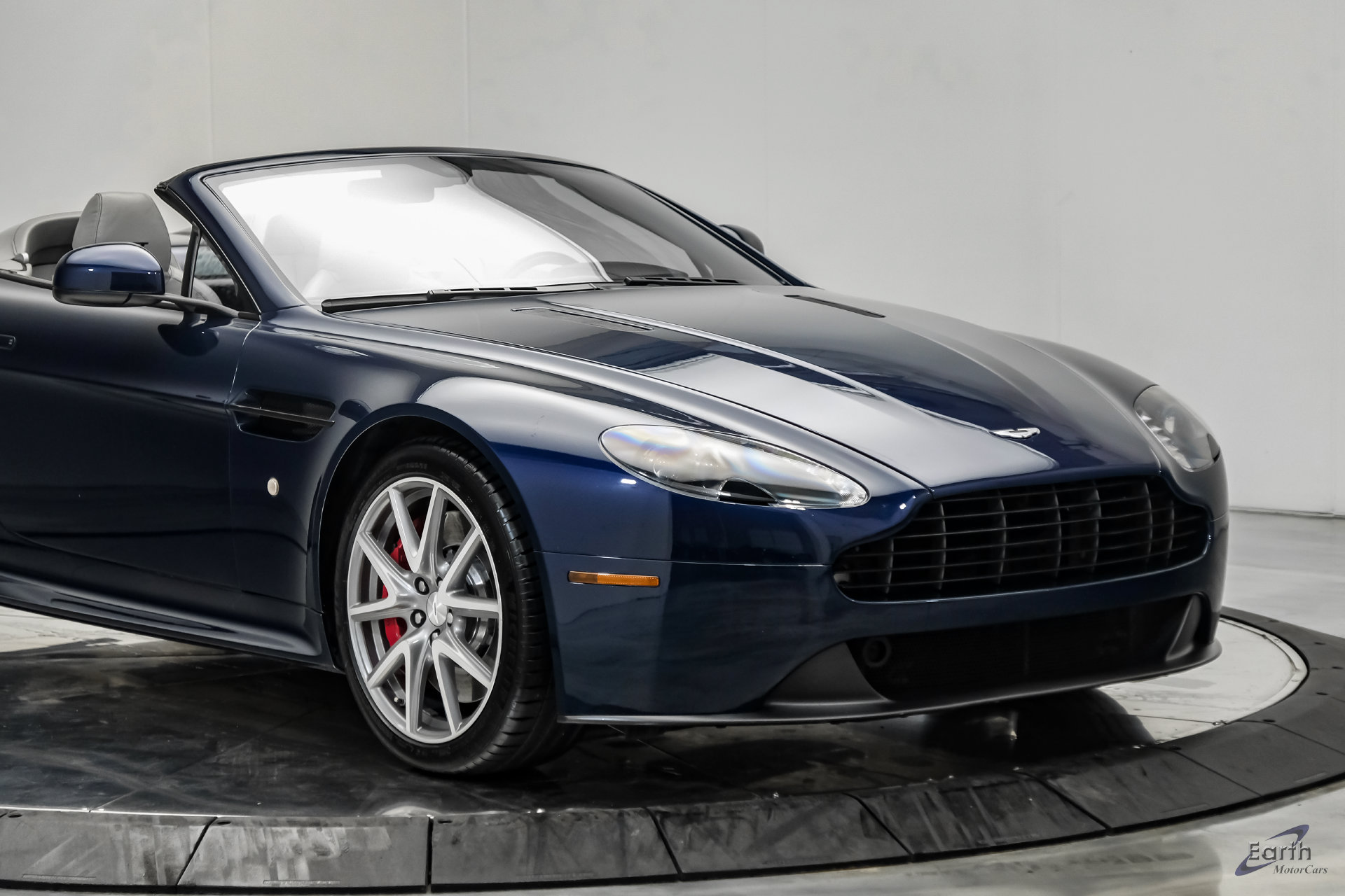 Used 2015 Aston Martin V8 Vantage GT RWD image 35