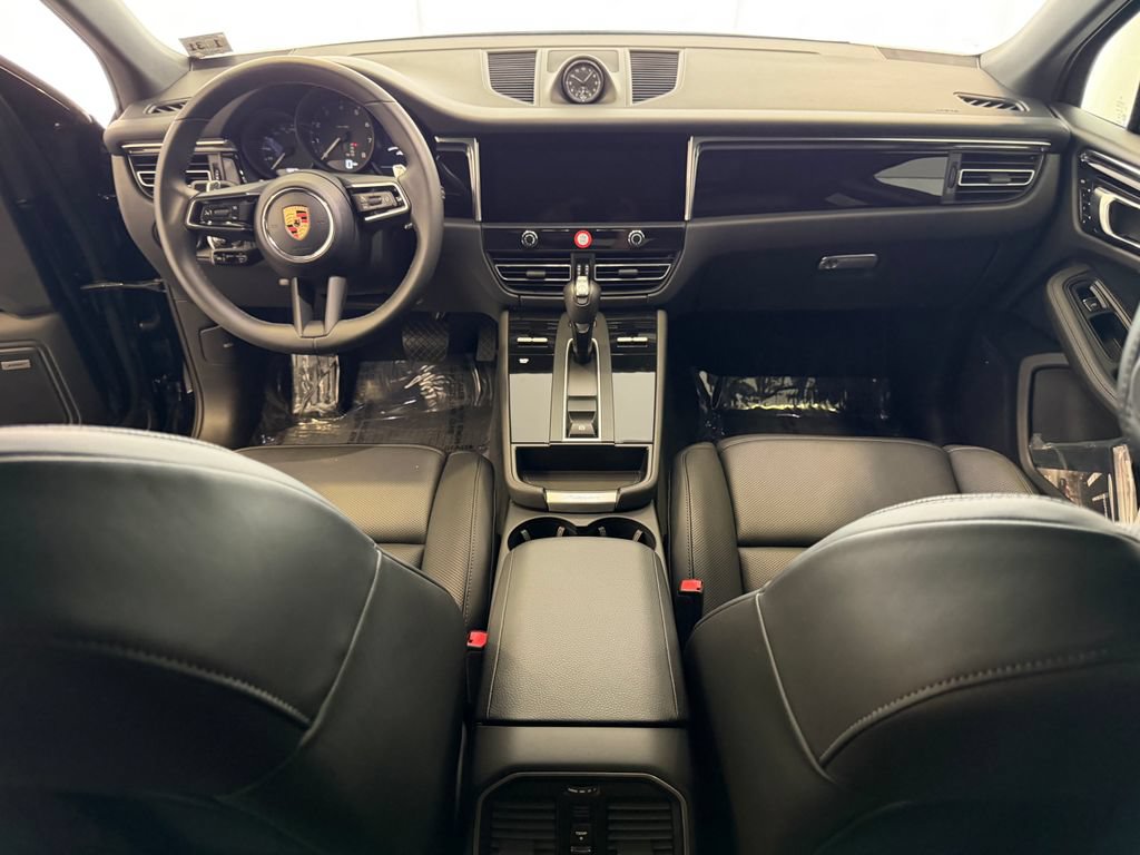 Certified 2026 Porsche Macan AWD/4WD image 17