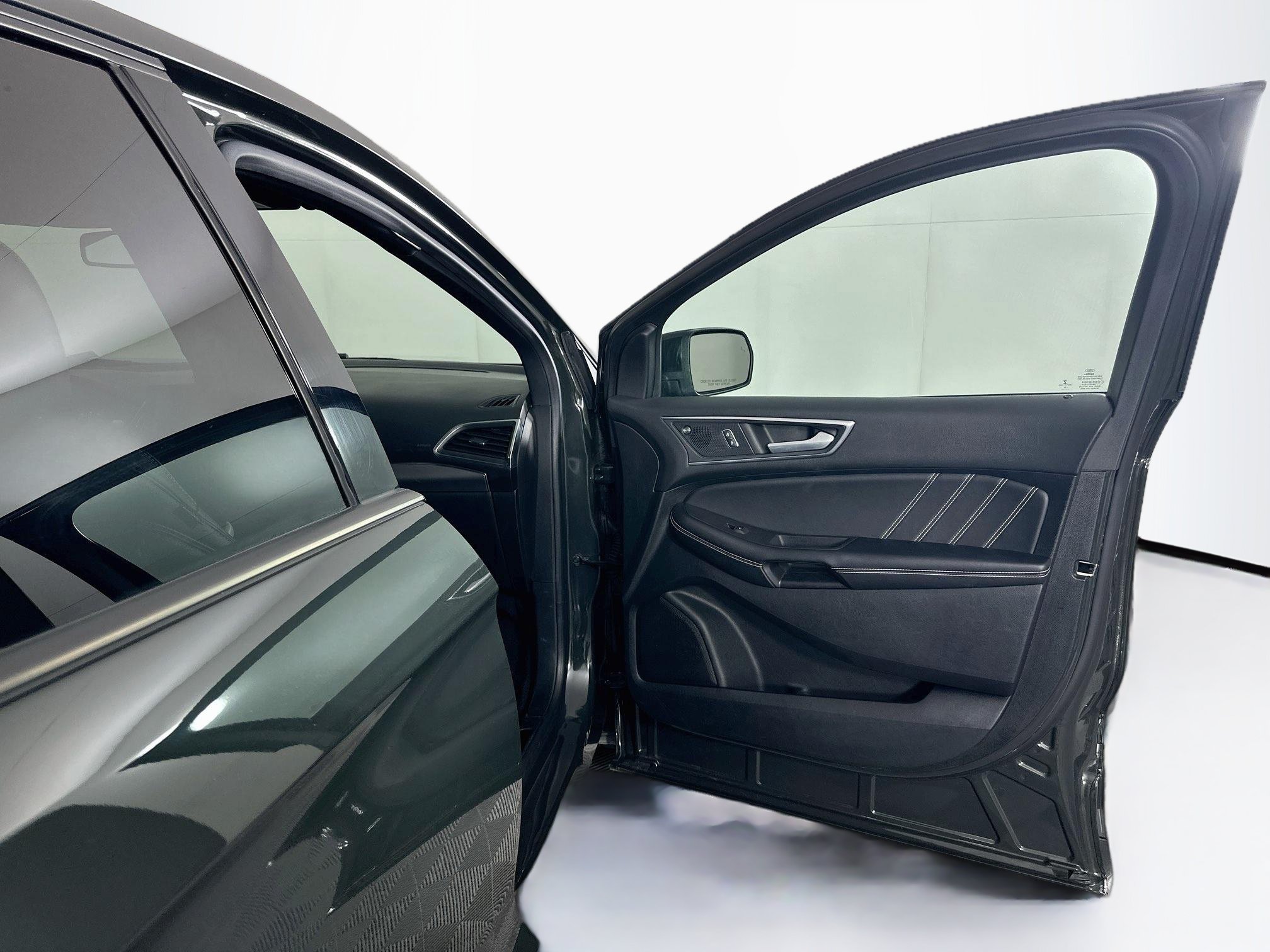 Used 2022 Ford Edge ST AWD/4WD image 32