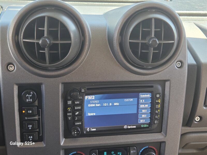Used 2004 HUMMER H2 w/ Preferred Equipment Group AWD/4WD image 39