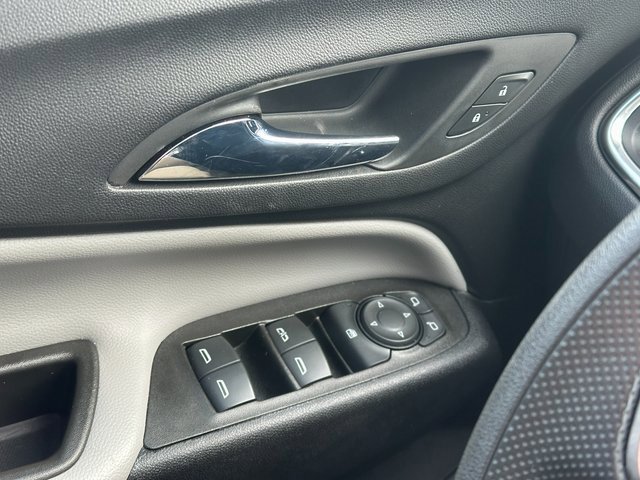 Used 2023 Chevrolet Equinox LT image 28