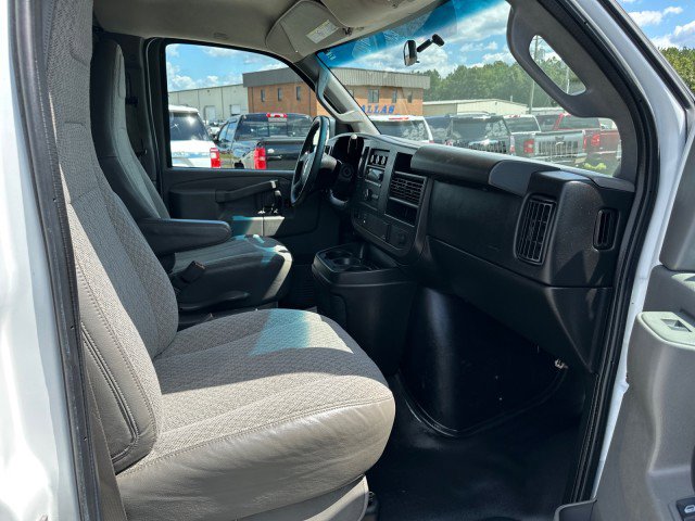 Used 2017 Chevrolet Express 2500 RWD image 32