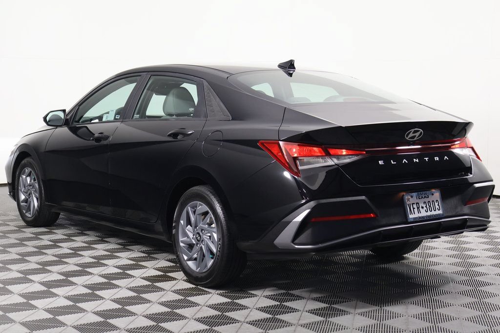 Used 2024 Hyundai Elantra SEL FWD image 6
