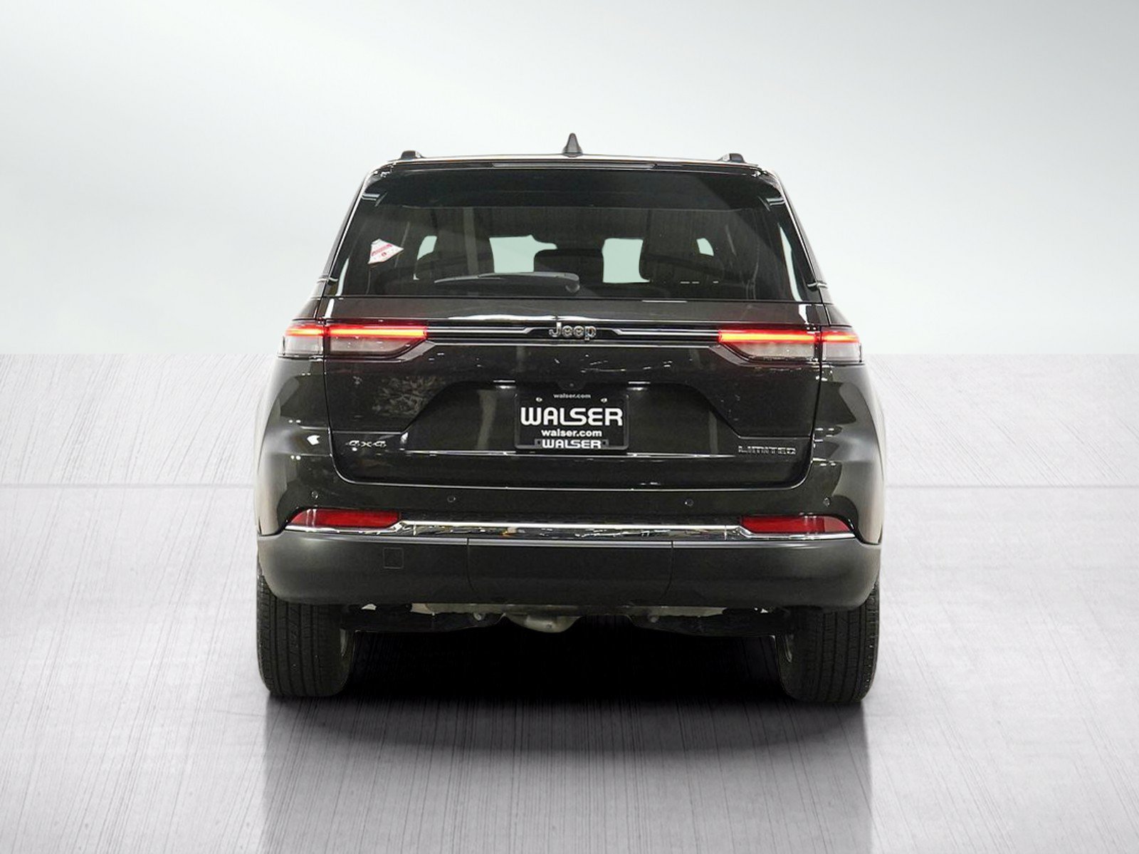 Used 2023 Jeep Grand Cherokee Limited AWD/4WD image 4