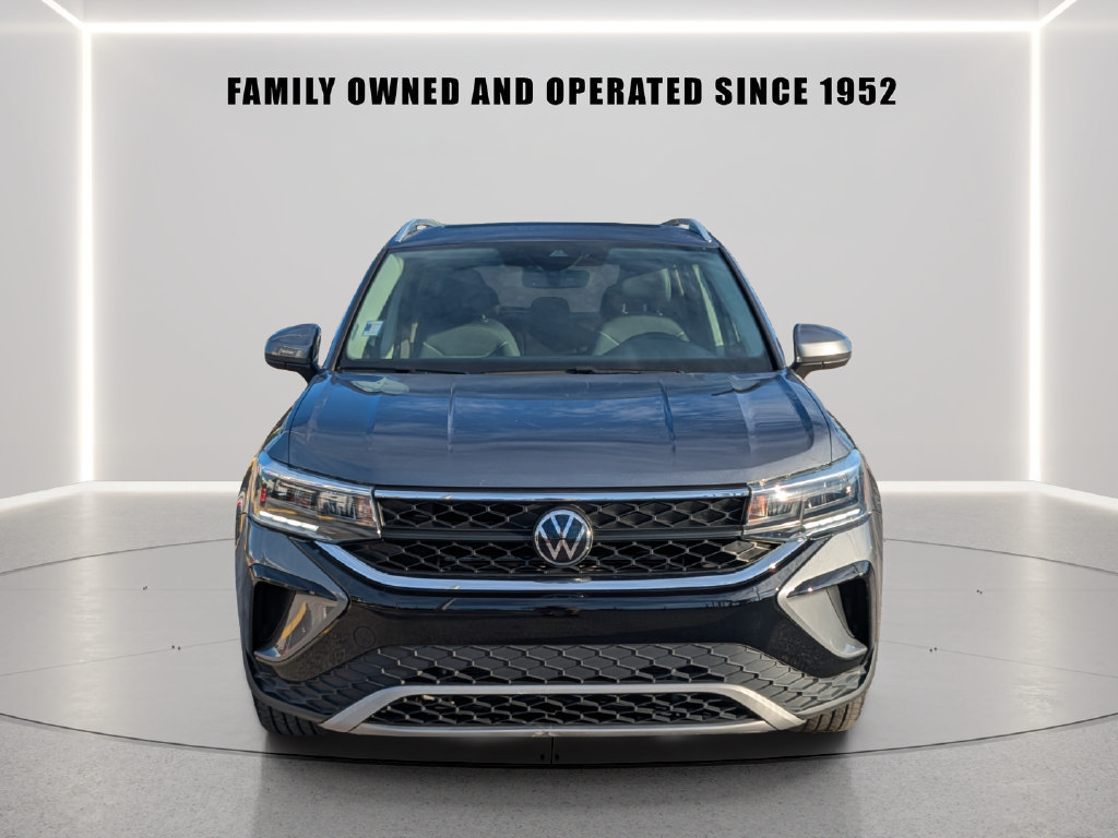 Certified 2023 Volkswagen Taos SE w/ Panoramic Sunroof Package FWD image 6