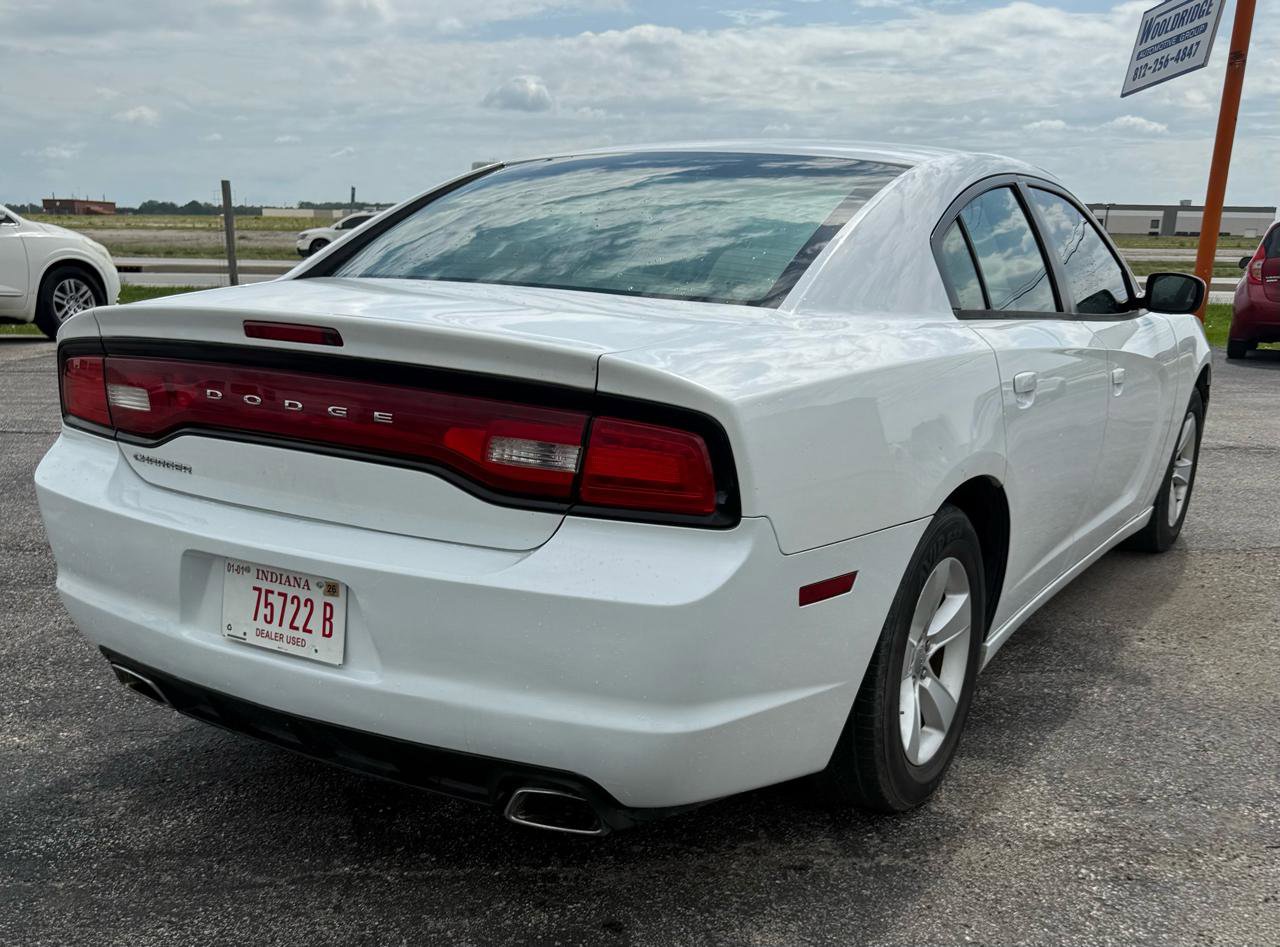 Used 2013 Dodge Charger SE RWD image 4
