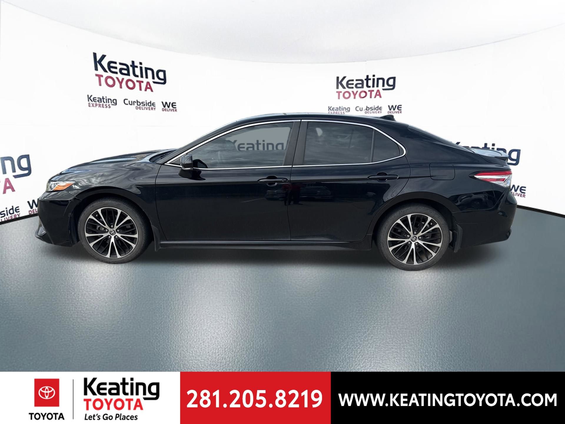 Used 2020 Toyota Camry SE w/ Convenience Package FWD image 4