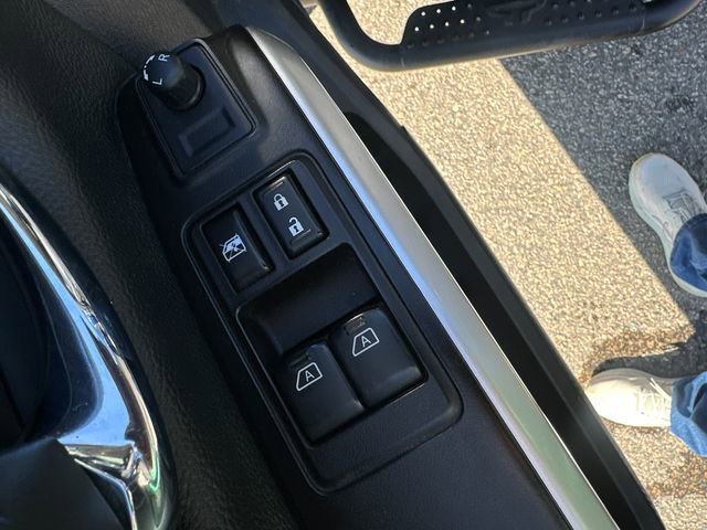 Used 2021 Nissan Titan SV w/ SV Convenience Package image 26