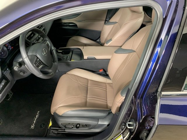 Used 2025 Lexus ES 300h w/ Accessory Package (Z2) image 33