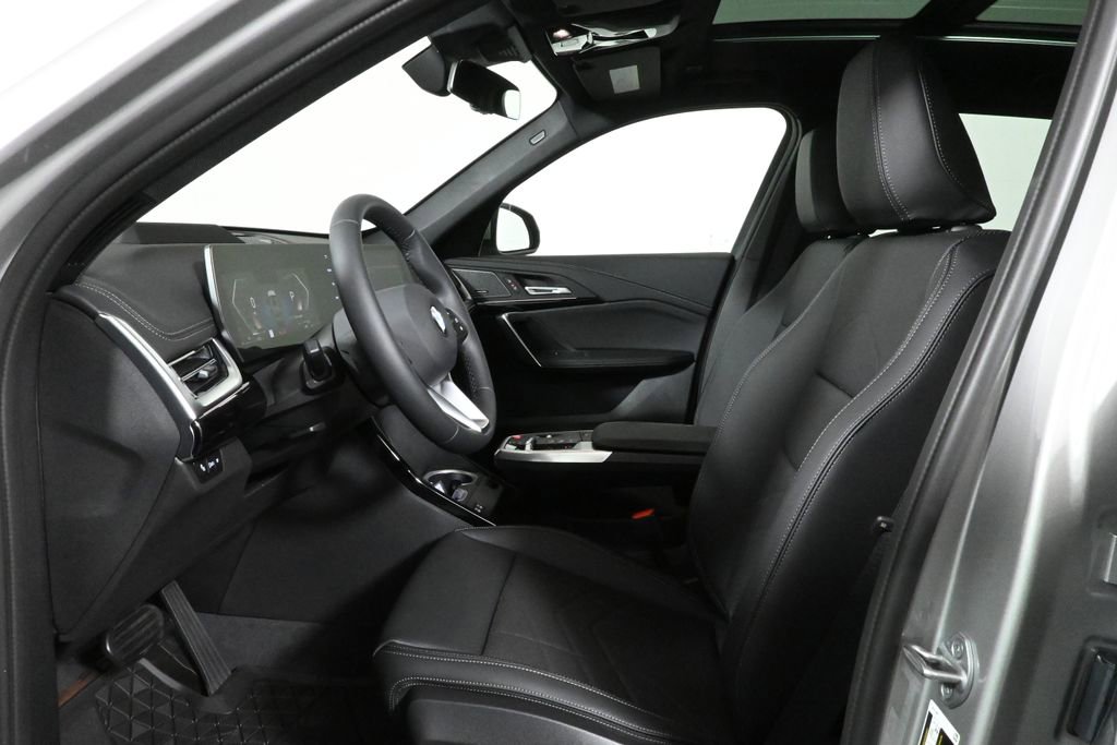 Used 2026 BMW X1 xDrive28i w/ Technology Package image 3