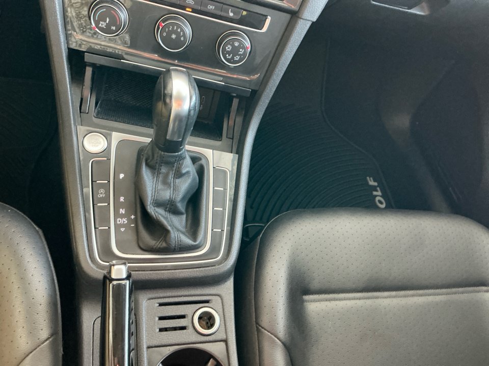 Used 2021 Volkswagen Golf 4-Door FWD image 18