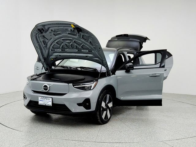 Certified 2024 Volvo XC40 Recharge Ultimate w/ Protection Package Premier image 9