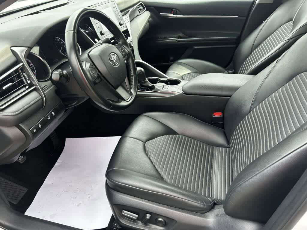 Used 2023 Toyota Camry SE image 4