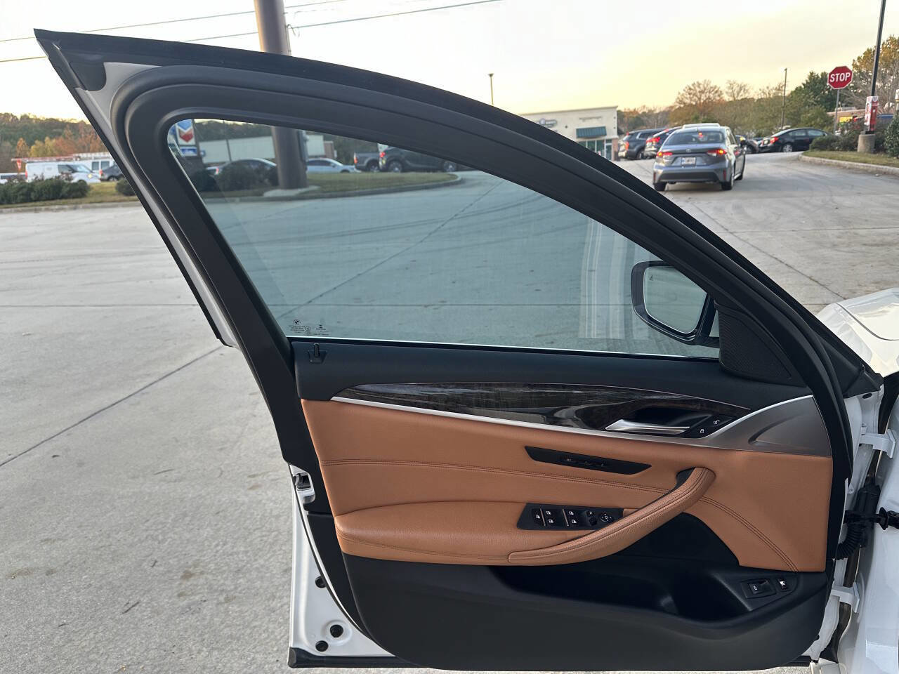 Used 2018 BMW 530e 530e iPerformance 4dr Sedan RWD image 19