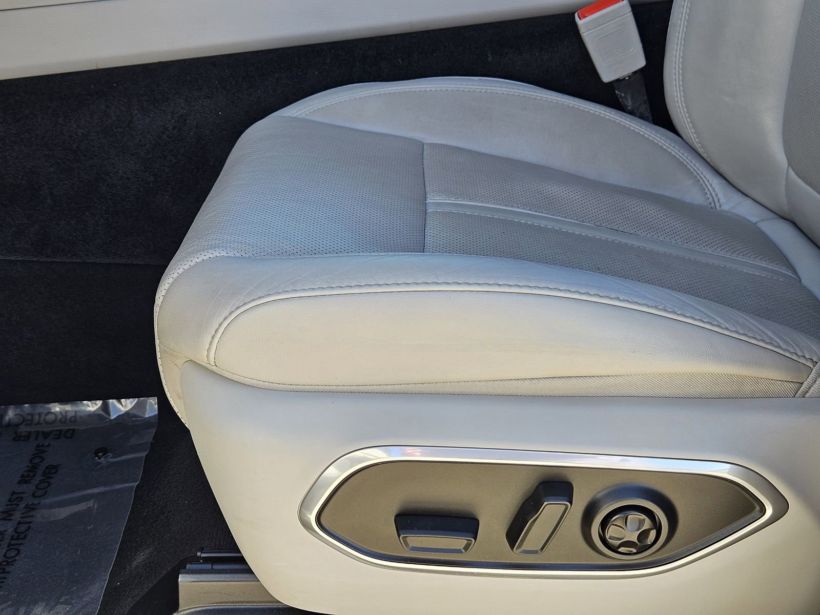 Used 2024 Jeep Wagoneer L Series II w/ Flexible Seating Group image 27