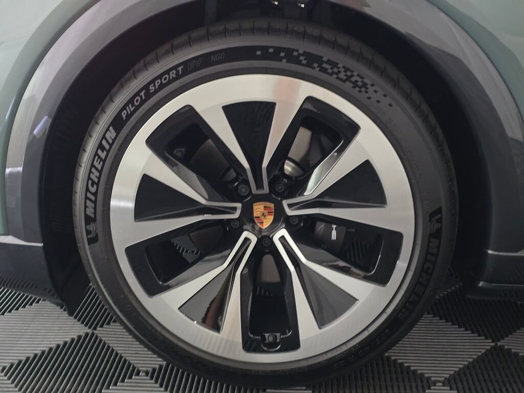 New 2026 Porsche Cayenne Electric AWD/4WD image 36