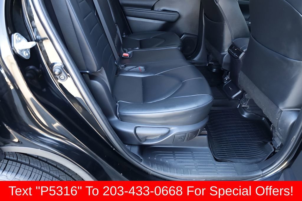 Used 2023 Toyota Highlander XLE AWD/4WD image 28