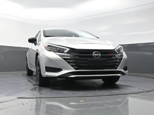 Used 2024 Nissan Versa SR FWD image 32