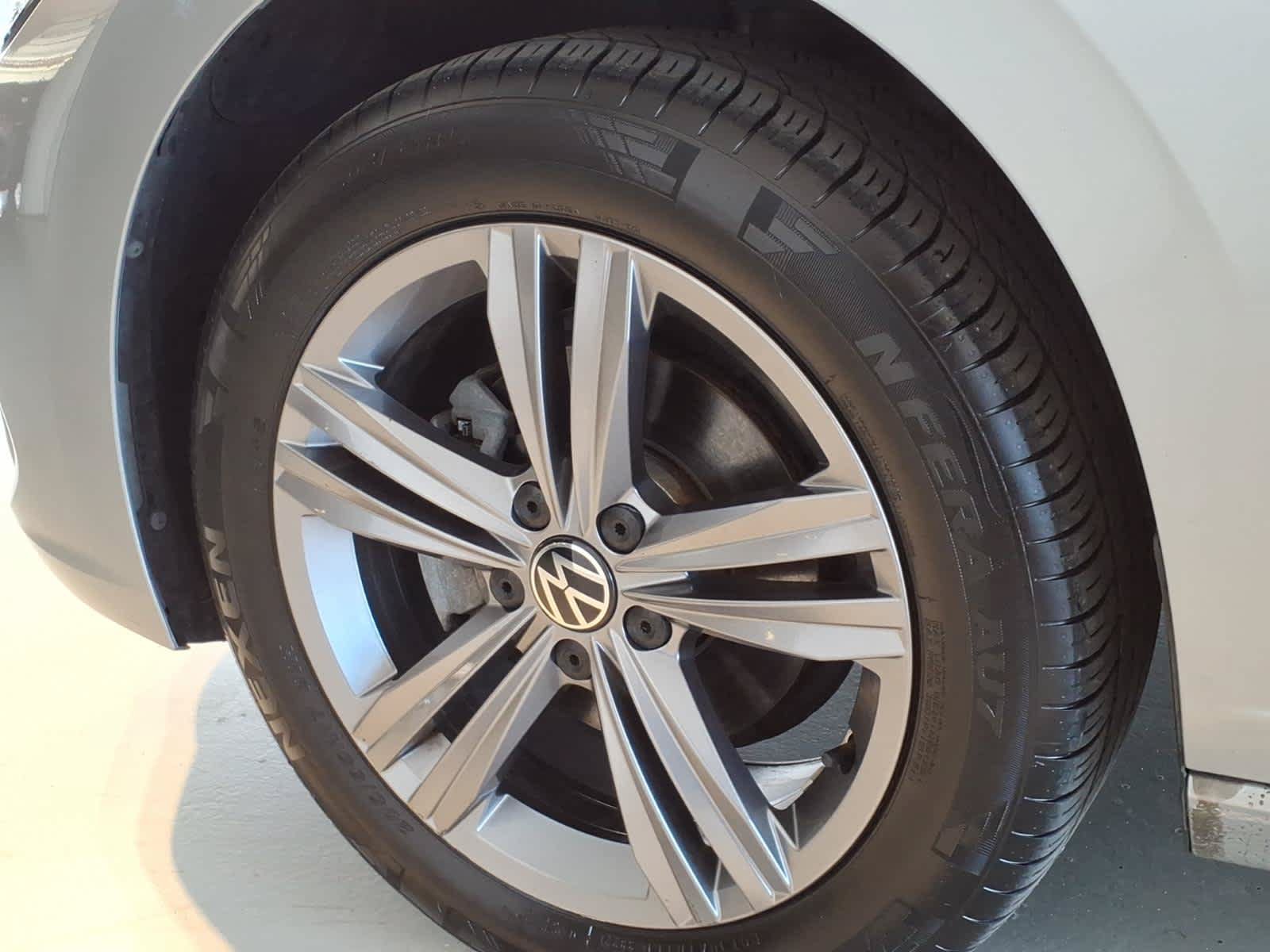 Used 2023 Volkswagen Jetta SE w/ Panoramic Sunroof Package FWD image 10