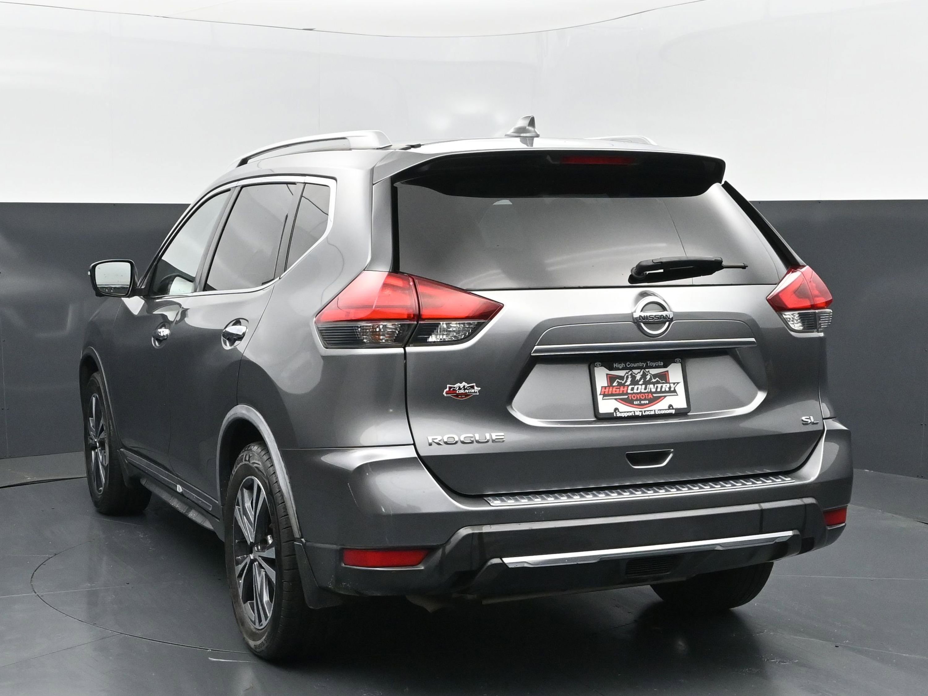 Used 2017 Nissan Rogue SL w/ SL Premium Package FWD image 4