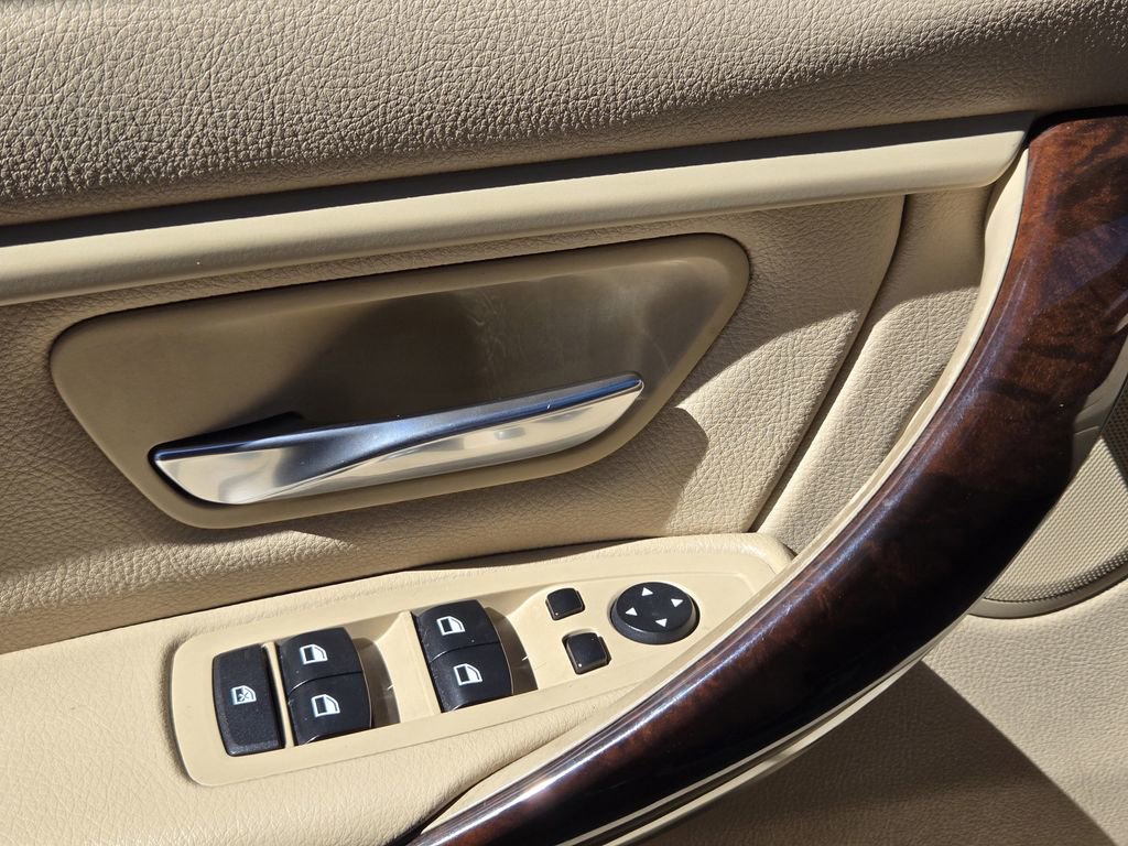 Used 2015 BMW 320i Sedan image 23