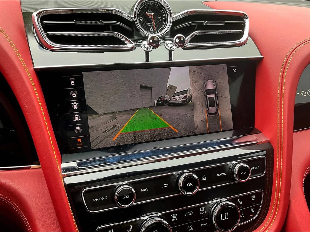 Used 2023 Bentley Bentayga Extended Wheelbase AWD/4WD image 14
