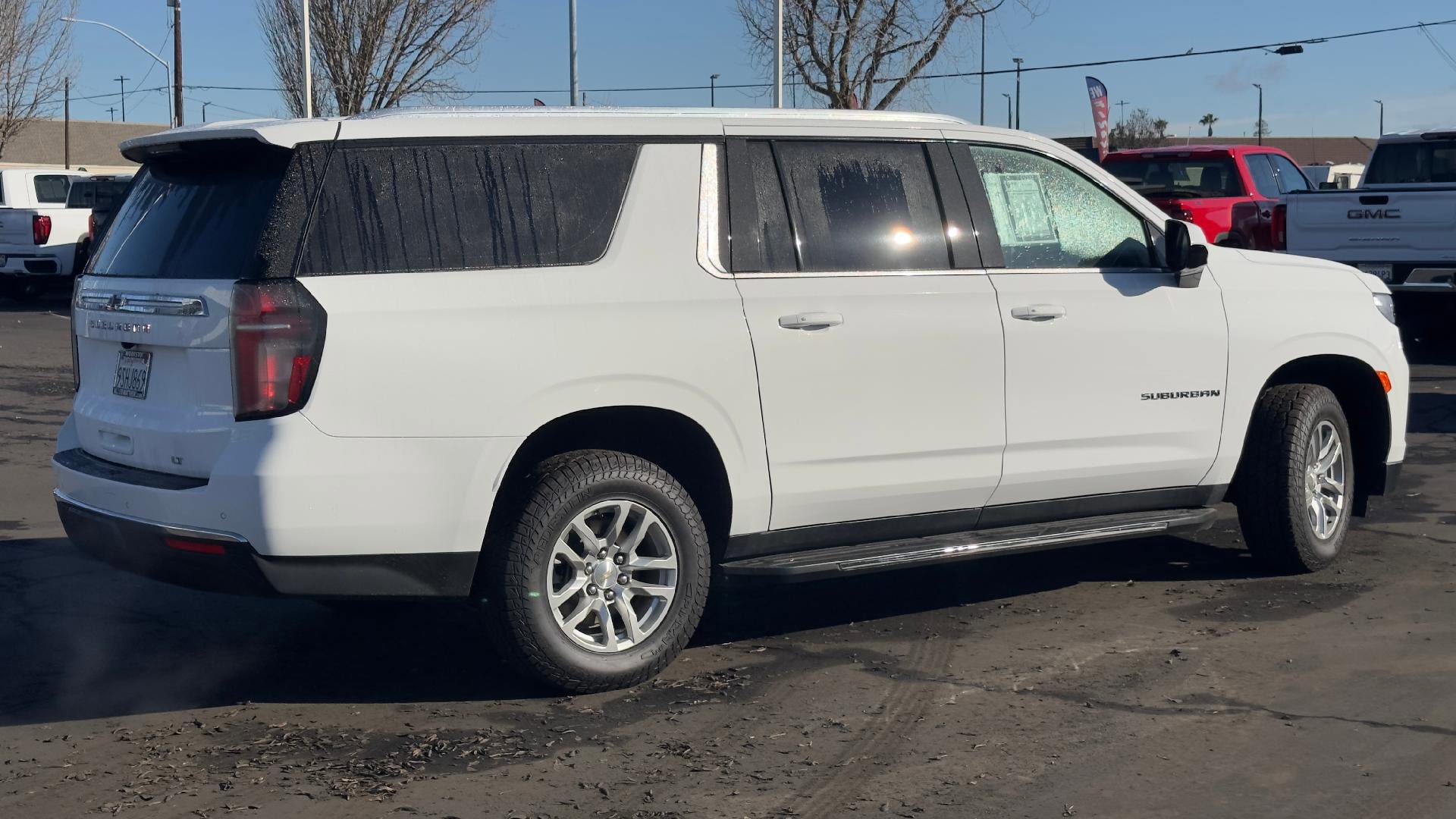 Used 2023 Chevrolet Suburban LT image 3