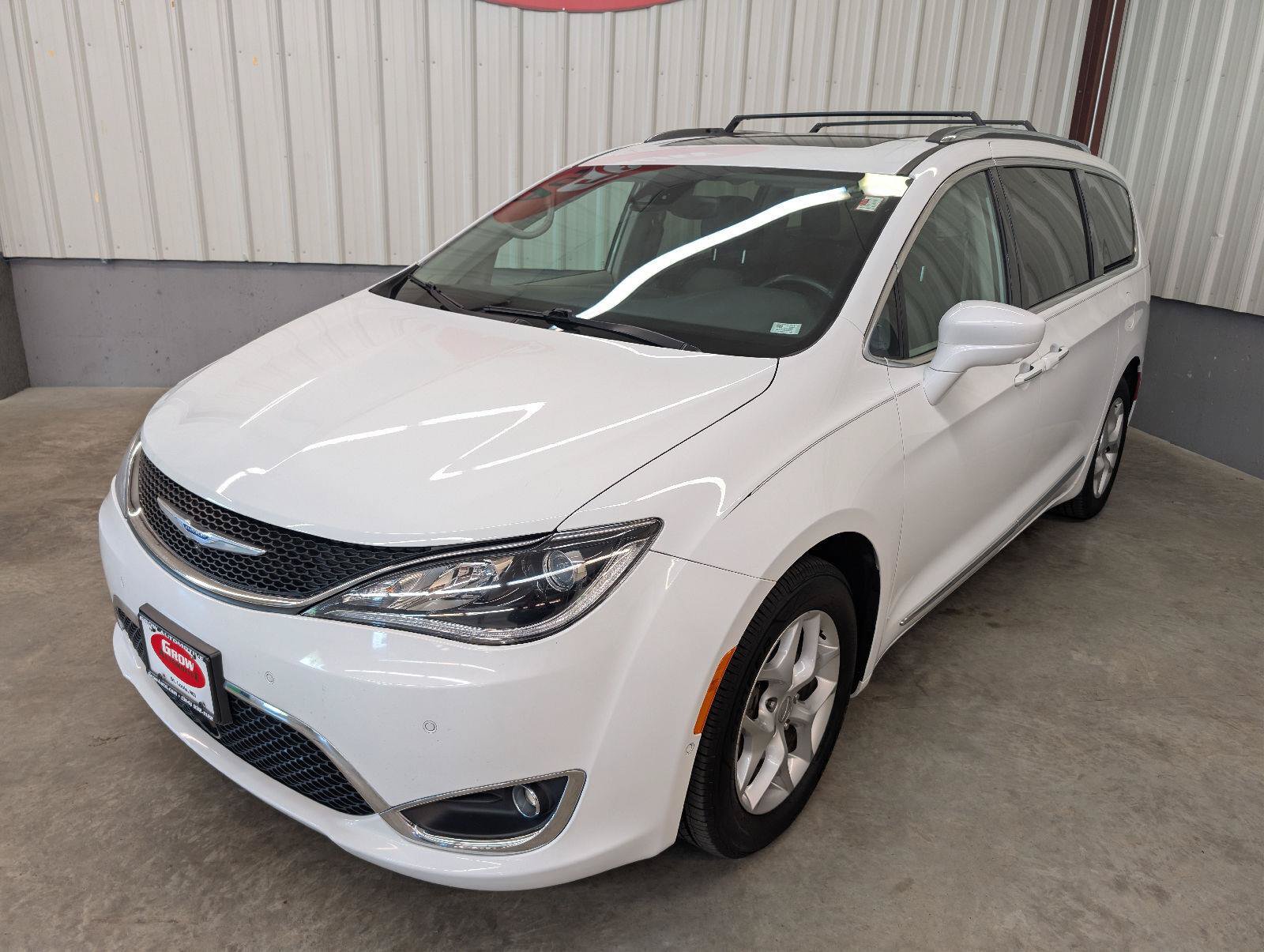 Used 2019 Chrysler Pacifica Touring-L Plus w/ Advanced Safetytec Group FWD image 8