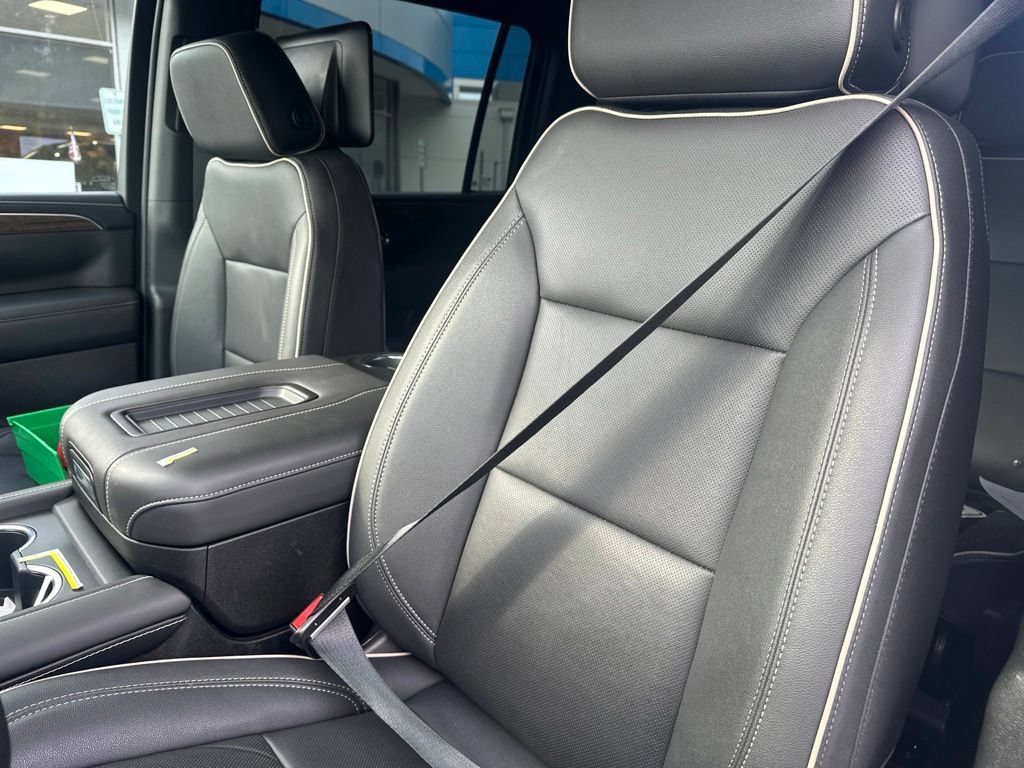 Used 2023 Chevrolet Suburban Premier AWD/4WD image 12