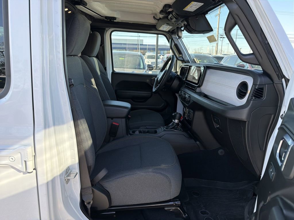 Used 2024 Jeep Wrangler Unlimited w/ Convenience Group AWD/4WD image 16