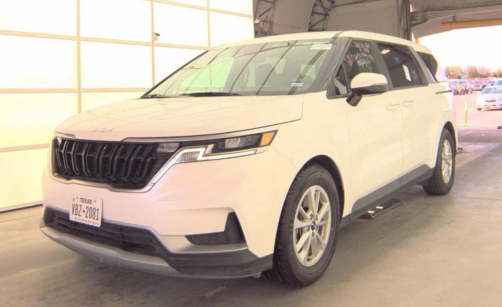 Used 2024 Kia Carnival LX image 36