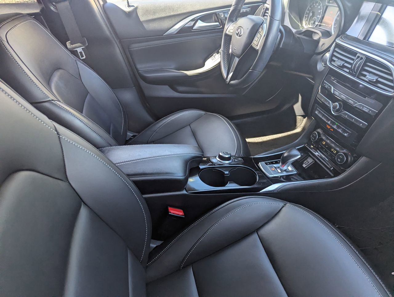 Certified 2019 INFINITI QX30 w/ Cargo Package image 12