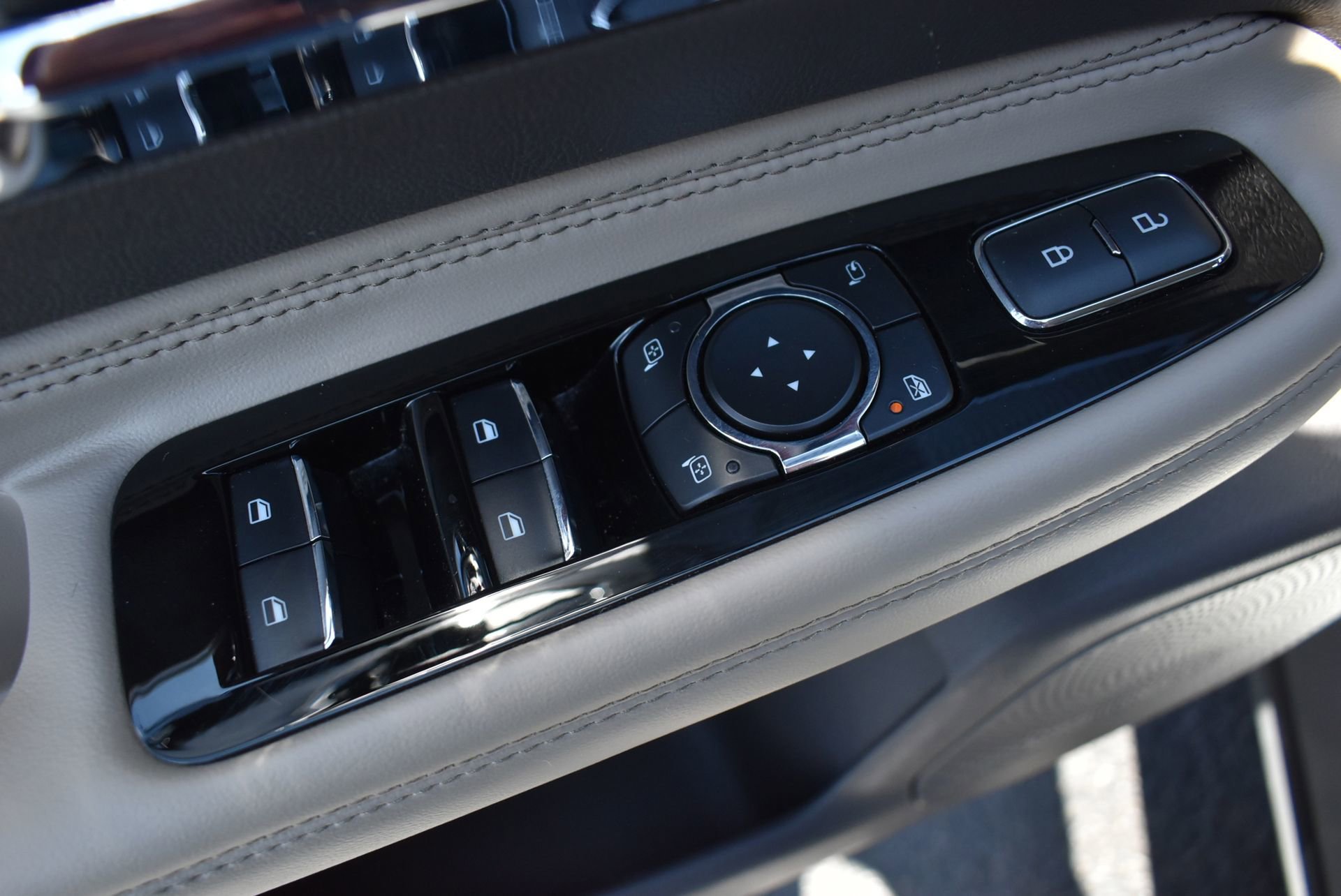 Used 2023 Lincoln Corsair AWD w/ Equipment Group 101A image 13