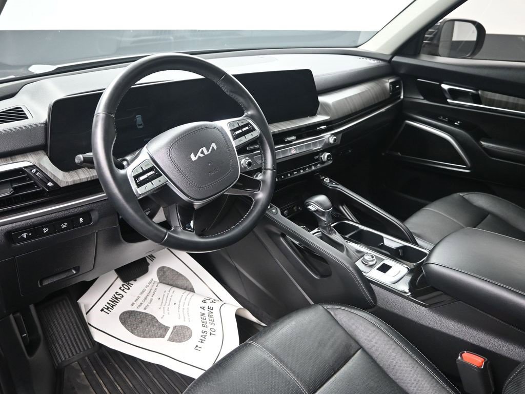 Certified 2025 Kia Telluride EX image 12