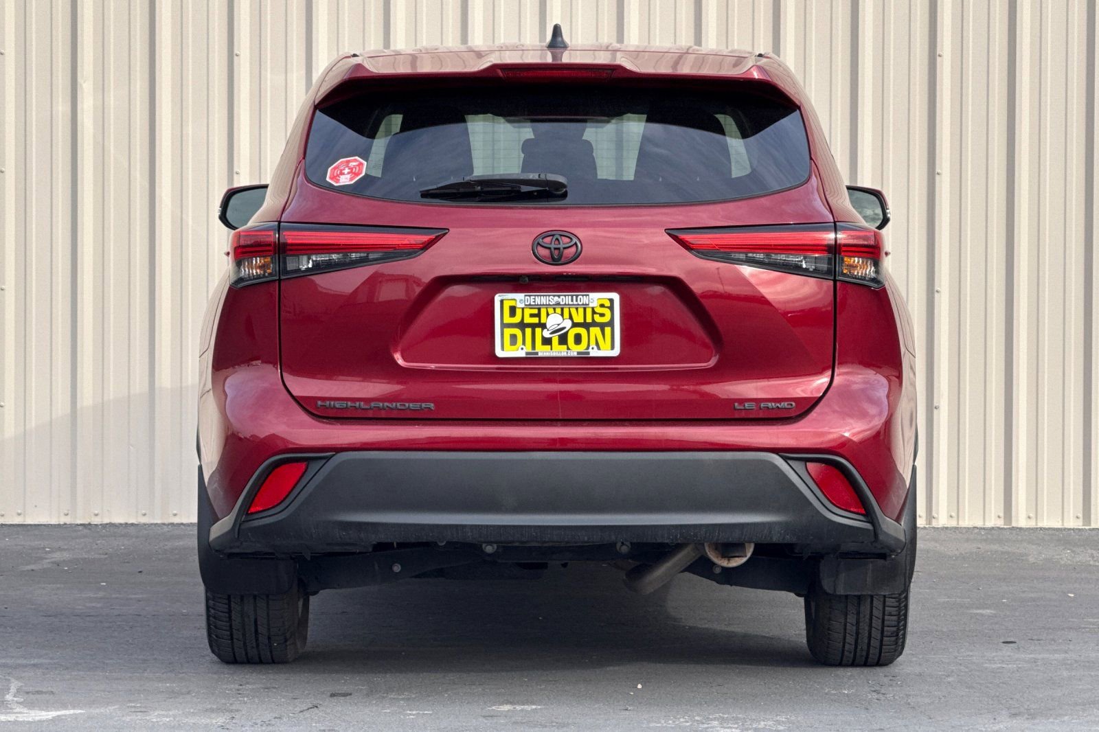 Used 2022 Toyota Highlander LE AWD/4WD image 5